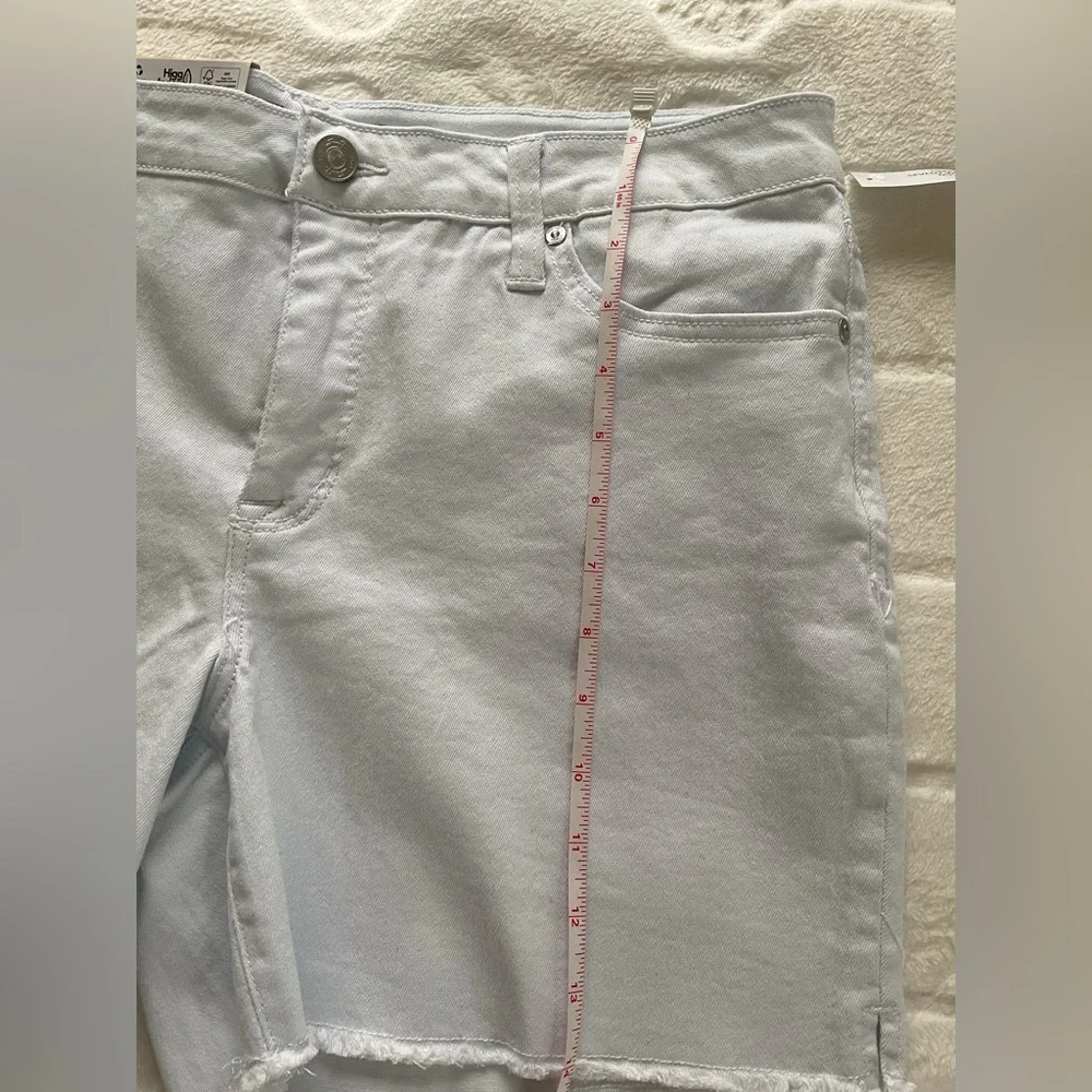 Seven7 White Denim Shorts Size 12 Women Weekend Stretch Fray Hem NWT - Picture 6 of 9